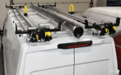 05_Portaescalera doble y portatubos en el techo del Daily  L3H2