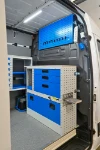 05_Separador de carga con banco de trabajo, porta abrazadera extraible, panel portaherramientas en Sprinter