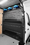 05_Sistemas de bloqueo de la carga en el separador de carga Mercedes Sprinter L2 H2