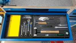 06_Detalle cajón metálico con alojamientos para herramientas en Fiat Ducato, equipado por Syncro.