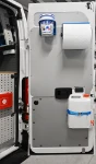 08_Accesorios de limpieza en puerta posterior de Ducato para fontanero
