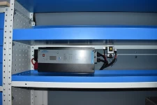 11_Inversor montado en una repisa abierta a bordo de un Crafter VW