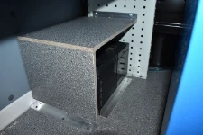 12_Compartimento en el suelo para baterías a bordo de un Crafter con equipamiento especial