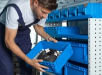 20_Contenedores Euronorm sobre estantería Syncro Ultra