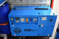 22_Máquina combinada generador compresor en furgoneta equipada por Syncro
