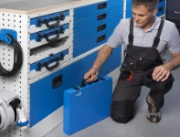 33_Maletín extraído de la bandeja