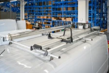 55_Corredera portaescalera y portatubos en acero en el techo del Ducato para electricista (2)