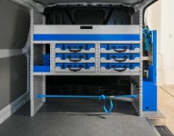 55_Mueble sobre separador de carga Custom L1 H1 con portamaletines y estantes