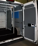 accesorios syncro para furgoneta, equipada para técnicos de cerramientos