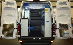 Allestimento officina mobile sul Dacia Dokker con morsa, portarotolo e tanica