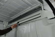 Armario sobre la cabina en la furgoneta