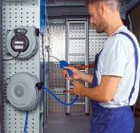 Bobinador de cable y bobinador de tubo para furgonetas