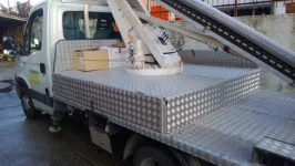 Cajoneras del doble fondo en furgoneta sin caja