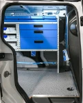 Desde la puerta corredera: accesorios de sujeción en el mamparo del Courier