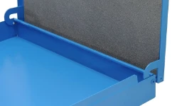 Detalle de la tapa de los maletines Syncro con bisagras antivuelco.