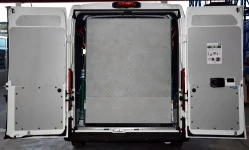 Ducato con revestimiento y rampa de carga
