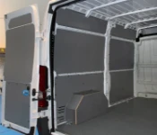 Ducato con superficie en madera y revestimiento