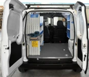 Equipamiento con estante y cajones transparentes para Fiorino