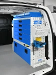 Equipamiento con estantería con puerta, cajones, portamordaza y baldas para Doblò