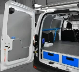 Equipamiento Courier 2014 con cajoneras de doble fondo lado izquierdo