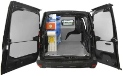 Equipamiento del Dacia Dokker con cajonera, botiquín y portarrollos