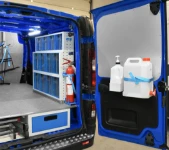 Equipamiento Fiat Talento con cajoneras basculantes transparentes y accesorios