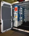 Equipamiento furgoneta con barras sujeta carga