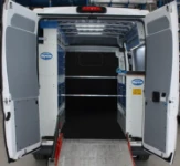 Equipamiento furgoneta para máquinas de limpieza industrial