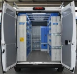 Rivestimento interno con pianale e pannellatura per NV250