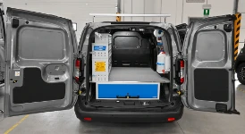 Allestimento Courier con cassetto sottopianale e scaffale con cassetti
