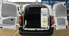 Rivestimento interno con pianale e pannellatura per Berlingo Citroen