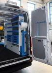 Equipamiento Iveco Daily para la reparación de camiones, lado derecho