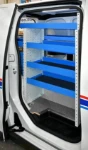 Equipamiento Jumpy visto a través de la puerta lateral