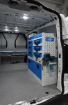 Equipamiento lado derecho del Custom con cajones, baldas, maletines y portamordaza