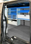 Equipamiento  NV300 visto a través de la puerta lateral