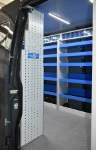 Equipamiento para Daily Iveco visto por la puerta lateral.