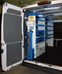 Equipamiento para furgoneta usada por un técnico de instalaciones solares térmicas