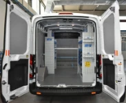 Equipamiento Transit Ford 2014 por los dos lados del receptáculo de carga