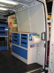 Modulo scaffalato Syncro Ultra nel NV250 con pannello portautensili e cassetti