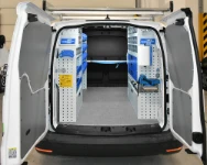 Estantería modular Syncro Ultra instalada en un Ford Transit Connect