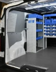 Estantería y panel portaherramientas en el Vivaro equipado