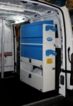 Estanterías en furgoneta equipada por Syncro System para máquinas para chapa