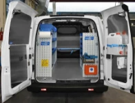Estanterías para el equipamiento del Nissan NV200 en ambos lados