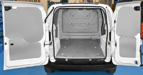 Fiat Fiorino con plataforma y paneles de protección