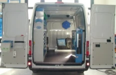 Vista d'insieme dell'allestimento Syncro Ultra nel vano di carico del NV250