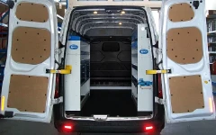 Furgoneta equipada para asistencia máquinas de café