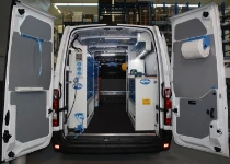 Furgoneta equipada para carros elevadores