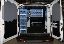 Furgoneta equipada para montaje de toldos