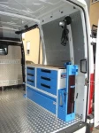Modulo scaffalato Syncro Ultra nel NV250 con pannello portautensili e cassetti