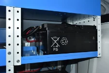 Inversor instalado en vehículo comercial